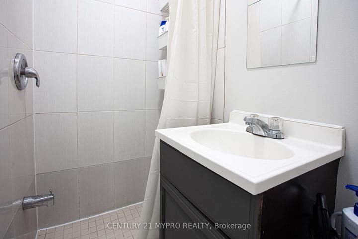 Photo 10 at 22 Mansur Terrace, York University Heights, Toronto