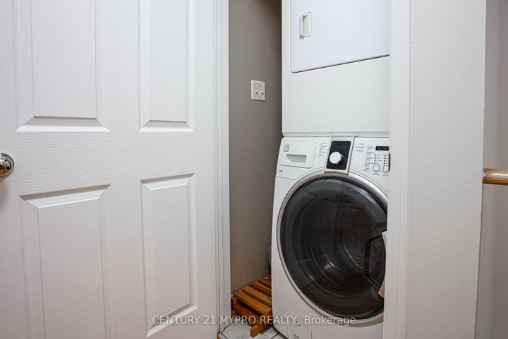 Photo 11 at 22 Mansur Terrace, York University Heights, Toronto