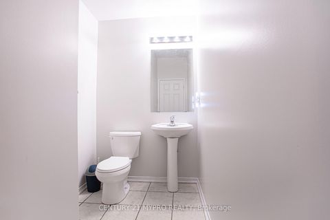 Photo 5 at 22 Mansur Terrace, York University Heights, Toronto