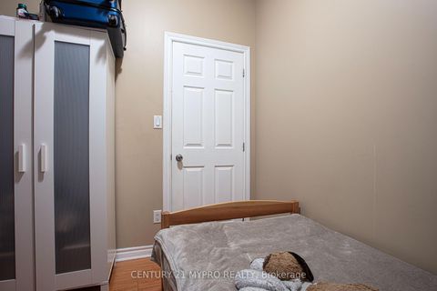 Photo 6 at 22 Mansur Terrace, York University Heights, Toronto