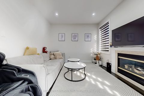 Photo 2 at 52 Lakespring Drive, Cachet, Markham