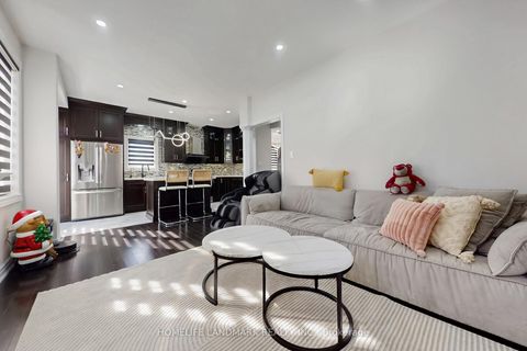 Photo 5 at 52 Lakespring Drive, Cachet, Markham