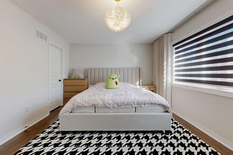 Photo 24 at 52 Lakespring Drive, Cachet, Markham