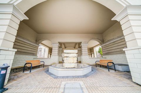 Photo 2 at 609 - 1 Maison Parc Court, Lakeview Estates, Vaughan