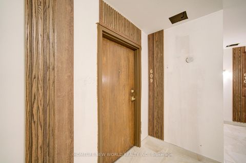 Photo 8 at 609 - 1 Maison Parc Court, Lakeview Estates, Vaughan