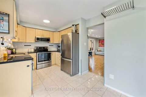 Photo 10 at 109 Whitney Place, Lakeview Estates, Vaughan