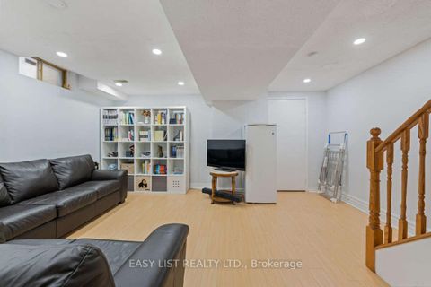 Photo 13 at 109 Whitney Place, Lakeview Estates, Vaughan