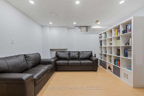 Photo 14 at 109 Whitney Place, Lakeview Estates, Vaughan