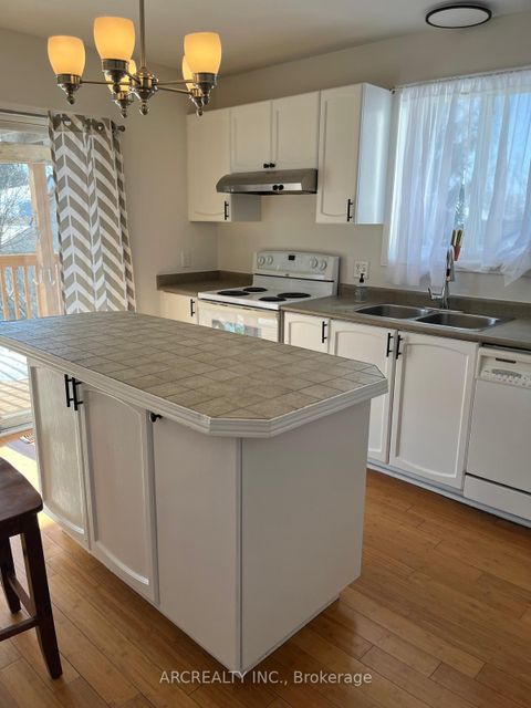 Photo 2 at 41 Canary Reed Court, Holly, Barrie