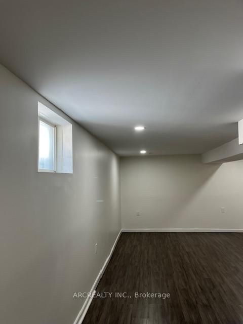 Photo 11 at 41 Canary Reed Court, Holly, Barrie