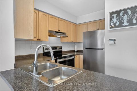 Photo 10 at 409 - 23 Oneida Crescent, Langstaff, Richmond Hill