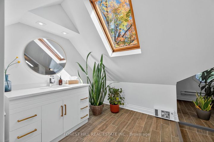 Photo 18 at 210 Kendal Avenue, O'Neill, Oshawa