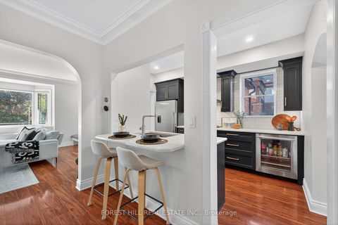 Photo 7 at 210 Kendal Avenue, O'Neill, Oshawa