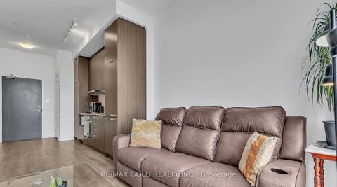 Photo 4 at 1116 - 60 Honeycrisp Crescent, Vaughan Corporate Centre, Vaughan