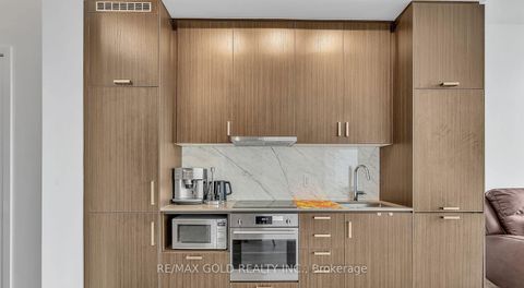 Photo 13 at 1116 - 60 Honeycrisp Crescent, Vaughan Corporate Centre, Vaughan