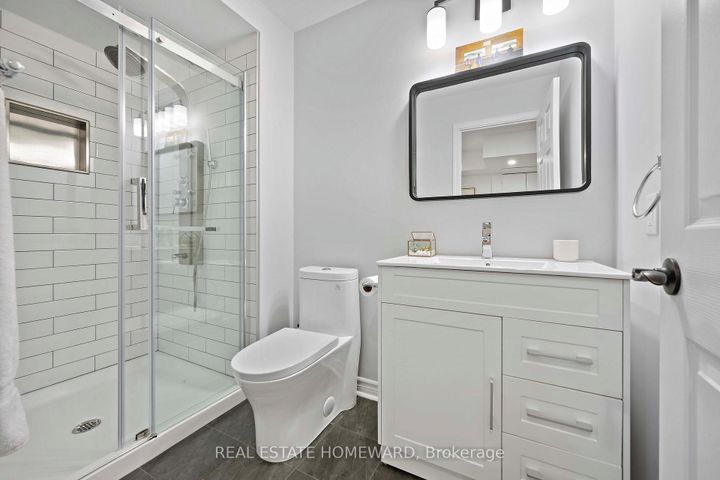 Photo 26 at 142 Bellwoods Avenue, Bellwoods, Toronto