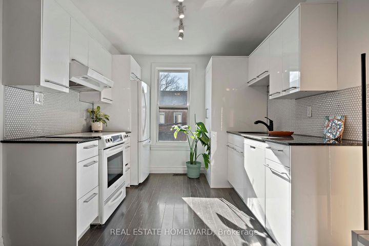 Photo 32 at 142 Bellwoods Avenue, Bellwoods, Toronto