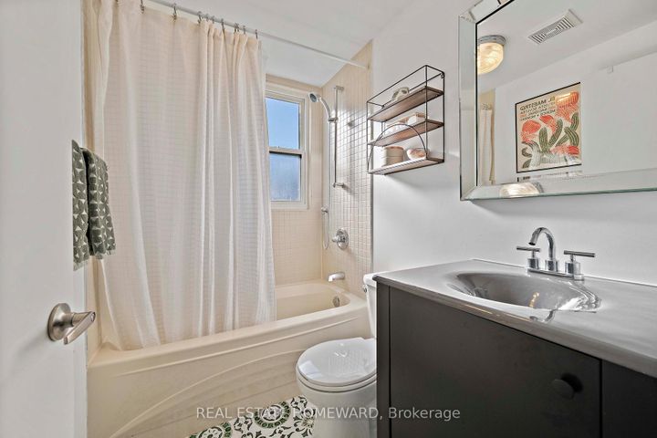 Photo 36 at 142 Bellwoods Avenue, Bellwoods, Toronto