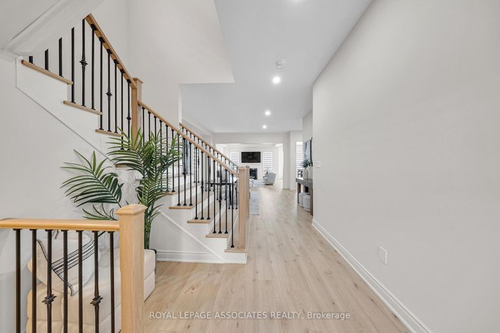 Photo 4 at 2215 Beckman Crescent, Kedron, Oshawa