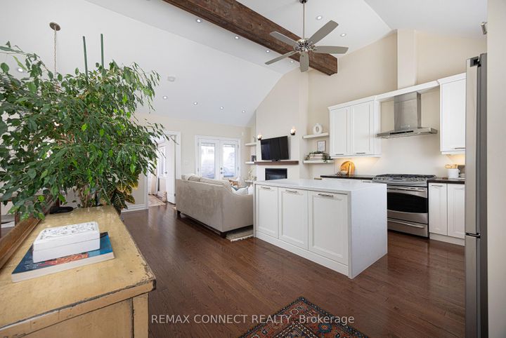 Photo 1 at 122 Robinson Street, Bellwoods, Toronto