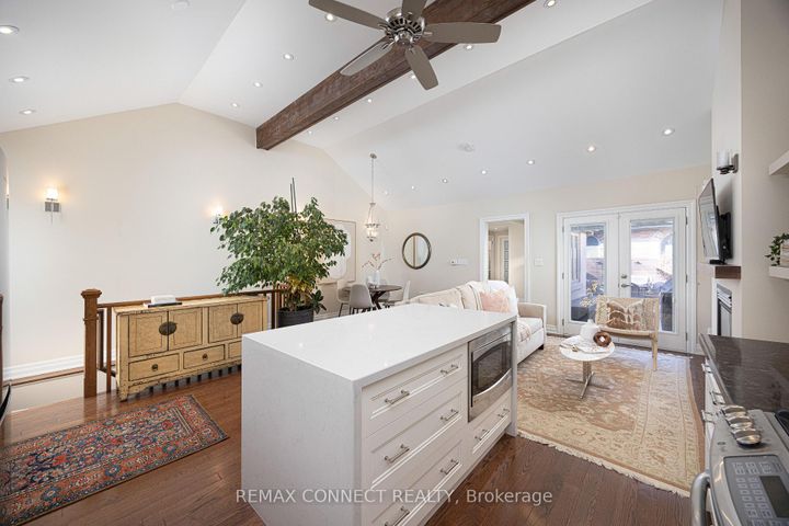 Photo 3 at 122 Robinson Street, Bellwoods, Toronto