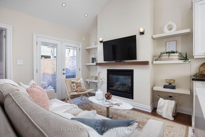 Photo 9 at 122 Robinson Street, Bellwoods, Toronto