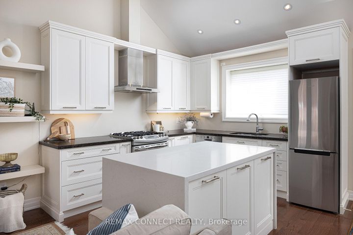 Photo 13 at 122 Robinson Street, Bellwoods, Toronto