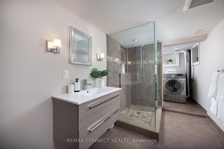 Photo 31 at 122 Robinson Street, Bellwoods, Toronto