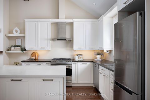 Photo 12 at 122 Robinson Street, Bellwoods, Toronto