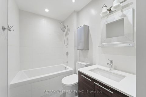 Photo 3 at 510 - 3 Market Street, Waterfront Communities C8, Toronto