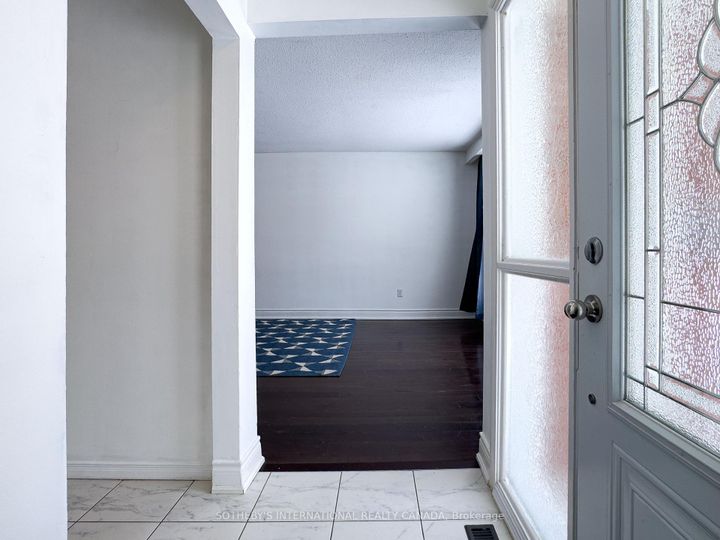 Photo 2 at 3240 Trisha Downs, Mississauga Valleys, Mississauga