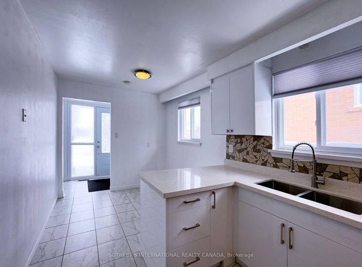 Photo 4 at 3240 Trisha Downs, Mississauga Valleys, Mississauga