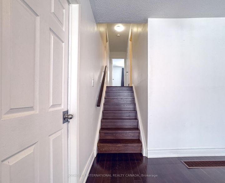 Photo 10 at 3240 Trisha Downs, Mississauga Valleys, Mississauga