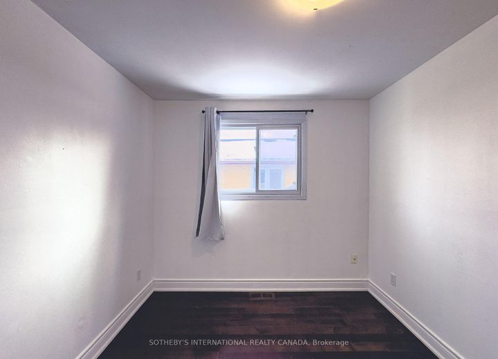 Photo 13 at 3240 Trisha Downs, Mississauga Valleys, Mississauga