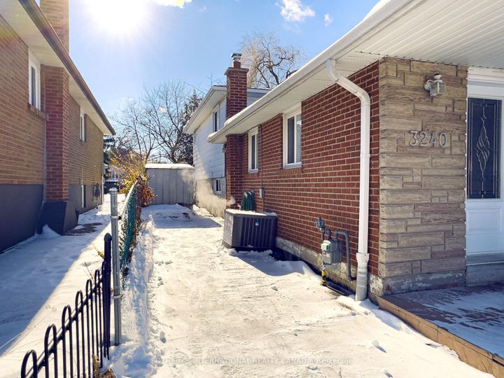Photo 38 at 3240 Trisha Downs, Mississauga Valleys, Mississauga