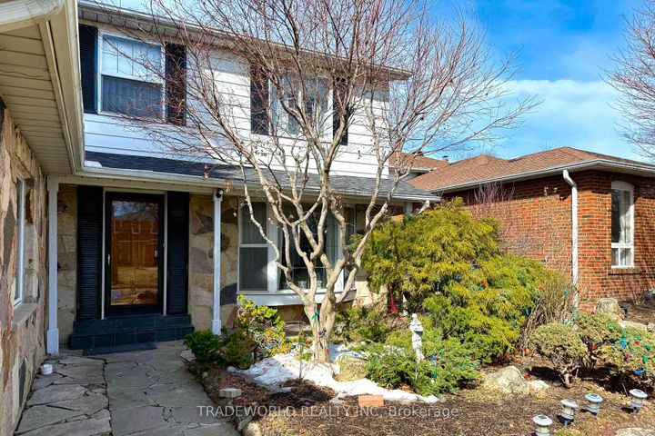 Photo 1 at 1924 Steepbank Crescent, Applewood, Mississauga