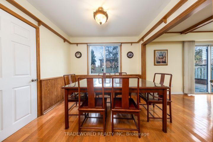 Photo 9 at 1924 Steepbank Crescent, Applewood, Mississauga