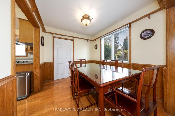 Photo 10 at 1924 Steepbank Crescent, Applewood, Mississauga