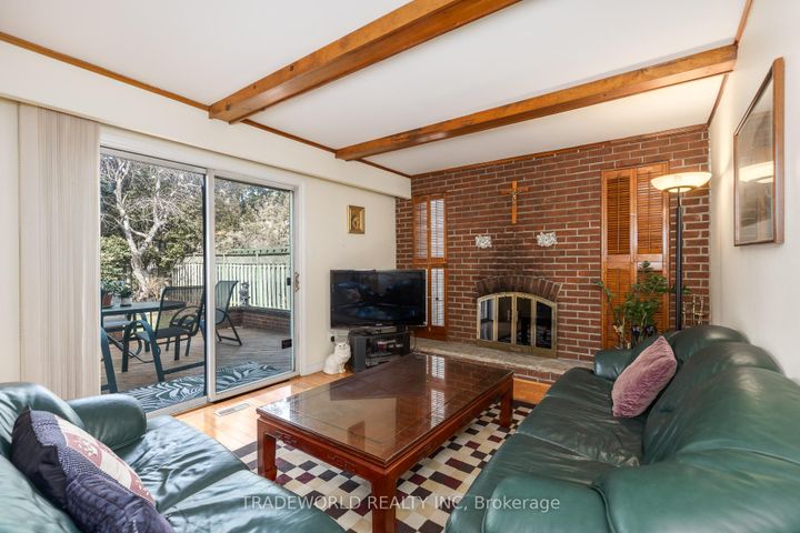 Photo 11 at 1924 Steepbank Crescent, Applewood, Mississauga