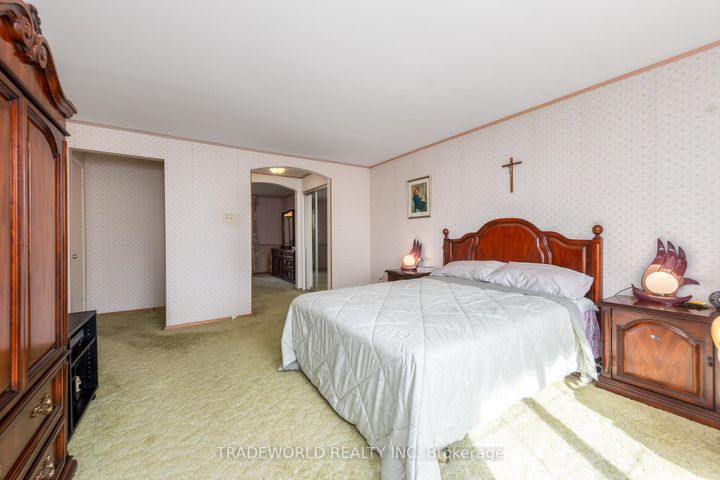 Photo 14 at 1924 Steepbank Crescent, Applewood, Mississauga