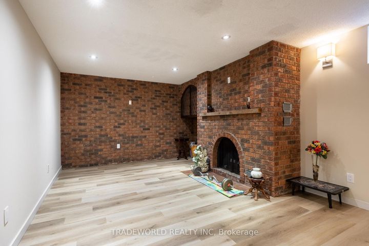 Photo 21 at 1924 Steepbank Crescent, Applewood, Mississauga