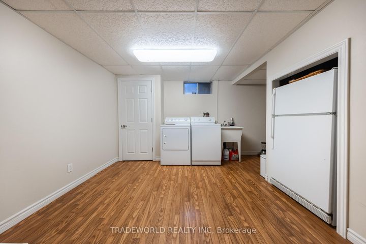 Photo 22 at 1924 Steepbank Crescent, Applewood, Mississauga