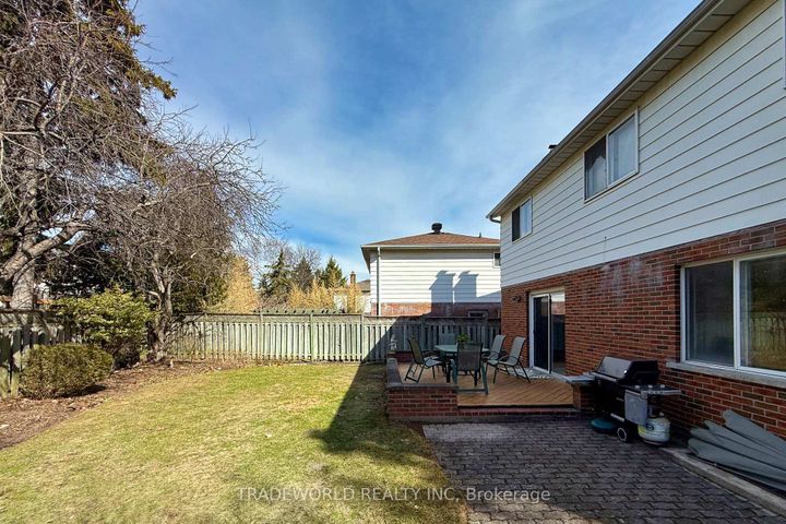 Photo 24 at 1924 Steepbank Crescent, Applewood, Mississauga