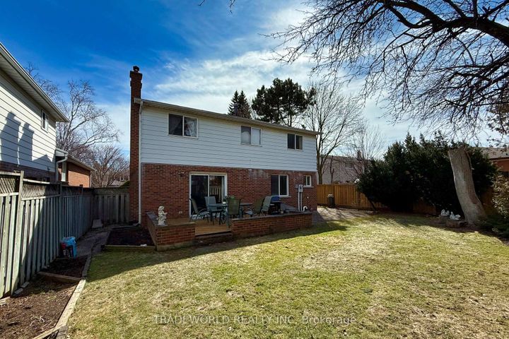 Photo 25 at 1924 Steepbank Crescent, Applewood, Mississauga