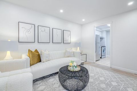 Photo 3 at 34 Whistling Hills Drive, Milliken, Toronto