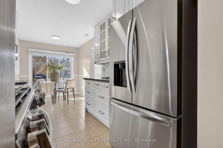 Photo 9 at 1787 Listowell Crescent, Liverpool, Pickering