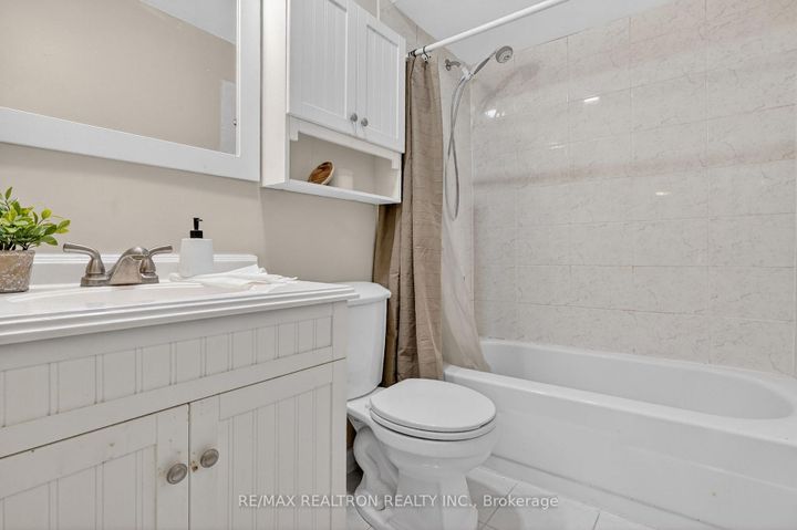 Photo 26 at 1787 Listowell Crescent, Liverpool, Pickering