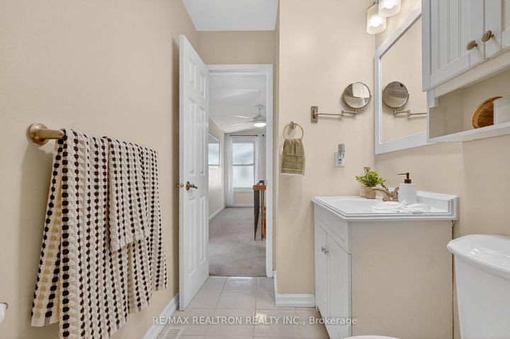 Photo 27 at 1787 Listowell Crescent, Liverpool, Pickering