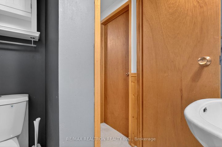 Photo 37 at 1787 Listowell Crescent, Liverpool, Pickering