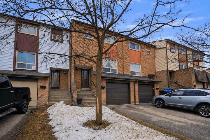 Photo 2 at 43 - 1221 Dundix Road, Applewood, Mississauga